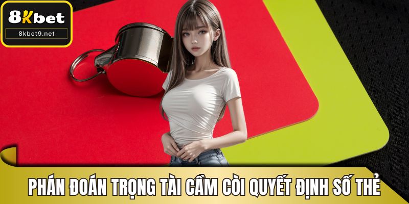 Phán đoán trọng tài cầm còi quyết định số thẻ